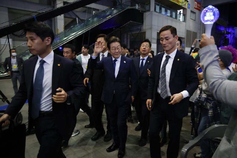 韩国总统候选人李在明赢得党内初选韩国共同民主党前党首李在明星期天（4月27日）当选第21届总统选举党内候选人