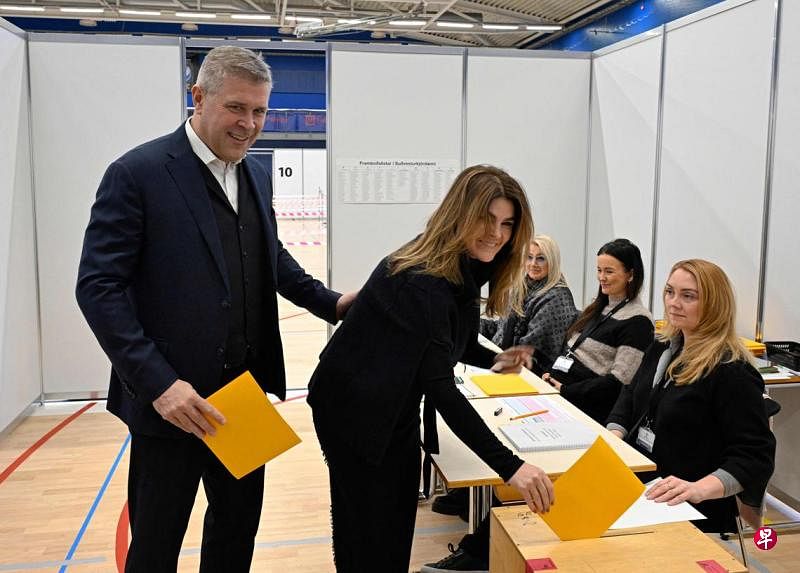 冰岛提前举行议会选举 社会民主党目前领先冰岛提前举行立法选举，目前社会民主党领先