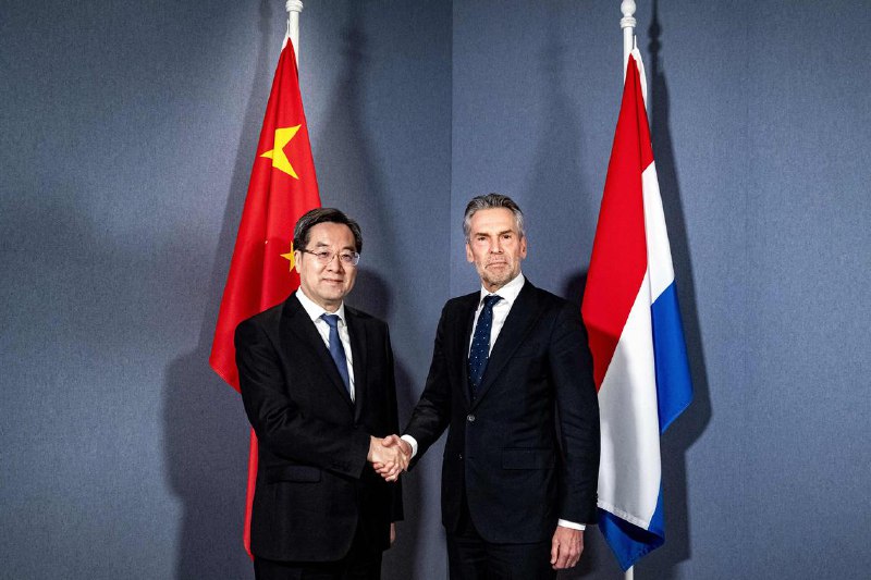 荷兰首相：中国是极其重要贸易伙伴荷兰首相斯霍夫称，中国是荷兰极其重要的贸易伙伴，荷兰会自主决定半导体设备出口政策