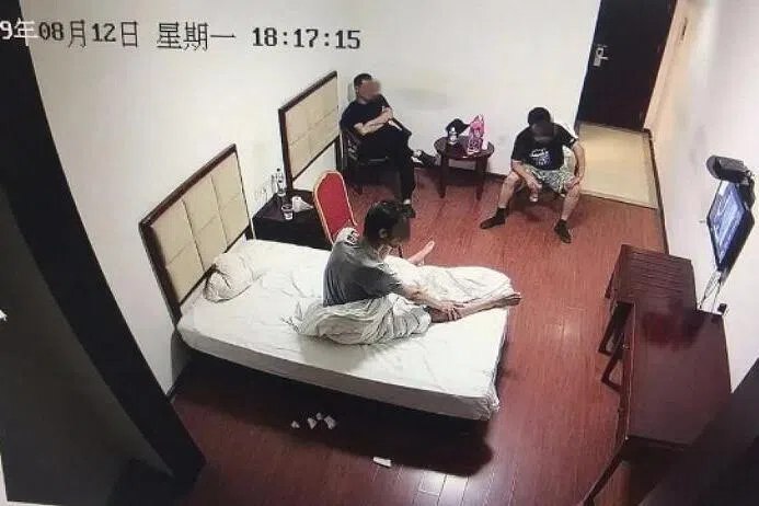 下午察：刑讯逼供的中国指居“恶法”难废？中国针对备受争议的“指定居所监视居住”（简称“指居”）制度发布改良新规，但不少视指居为“恶法”、刑讯逼供代名词的法律界人士担忧，当局试图以纠偏的姿态保住指居制度，而非外界期待的彻底废除