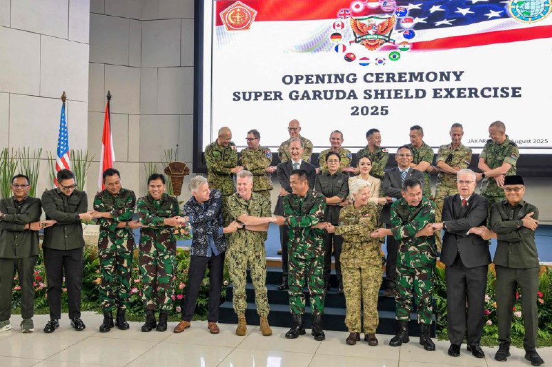 美国印尼联合军演开幕 11国盟友参演印尼与美国星期一（8月25日）启动为期逾一周的“超级加鲁达之盾”联合军演，联合包括澳大利亚、日本、新加坡、法国、新西兰、英国在内的11个国家盟友参演，旨在维护亚太地区稳定