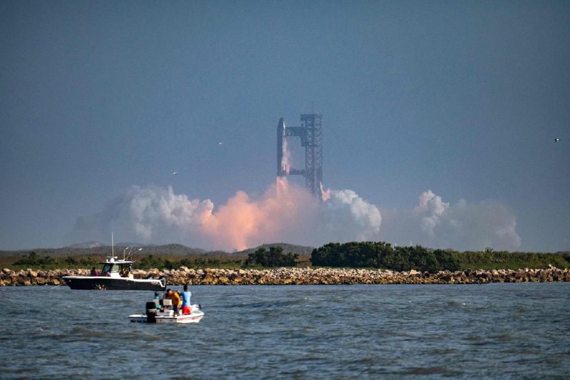 重型火箭“星舰”第九次试飞未成功 料已解体美国太空探索技术公司（SpaceX）新一代重型运载火箭“星舰”（Starship）进行第九次试飞时，火箭第二级飞船燃料泄漏、失控旋转，在飞行了半个地球后，很可能在印度洋上空解体