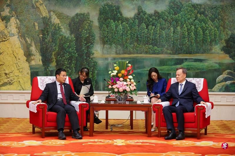 陈敏尔与李智陞会面：聊聊以后的合作中共政治局委员、天津市委书记陈敏尔星期五（9月27日）下午在天津迎宾馆与到访的我国国家发展部长李智陞会面