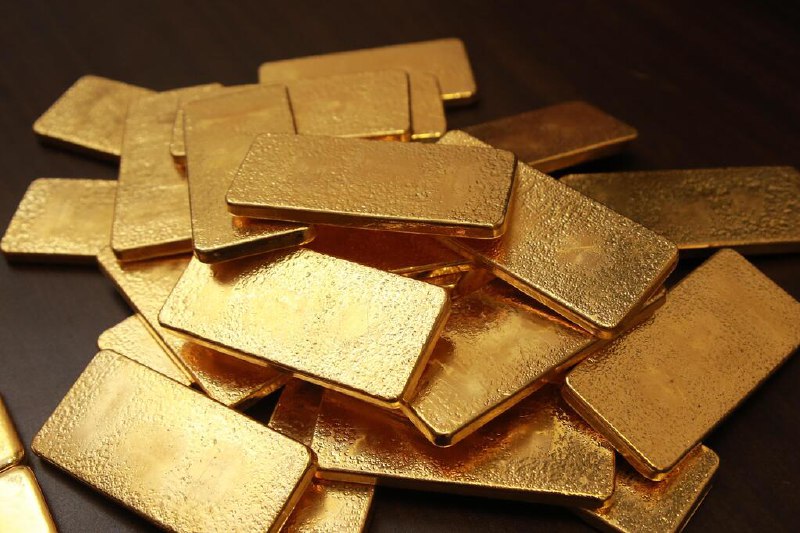 金价再创新高 逼近4000美元大关随着美国联邦政府停摆持续，金价再创新高，逼近每安士4000美元大关