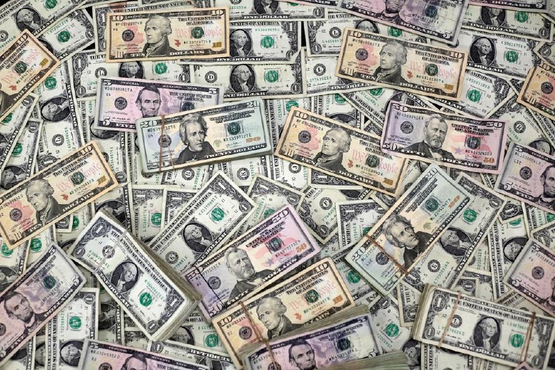 知情者：美国政府没试图在贸易谈判中压低美元汇率知情人士透露，美国官员在与全球各国进行贸易谈判时，并未寻求将汇率政策承诺纳入协议中