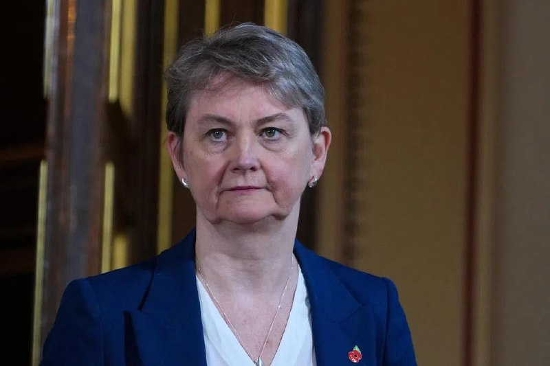 英国将分阶段禁运俄液化天然气 限制俄能源出口英国外交大臣库珀宣布，英国计划自2026年起分阶段禁止本国企业为俄罗斯液化天然气出口提供航运和保险等服务，以进一步限制俄能源出口