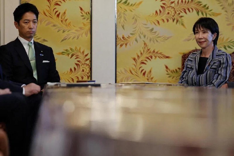 日本维新党党魁：今天傍晚与自民党签署执政联盟协议日本执政党自民党的新伙伴党、维新党党魁吉村洋文星期一（10月20日）上午说，两党将在当天晚些时候签署执政联盟协议，为自民党总裁高市早苗成为日本首位女首相铺平道路