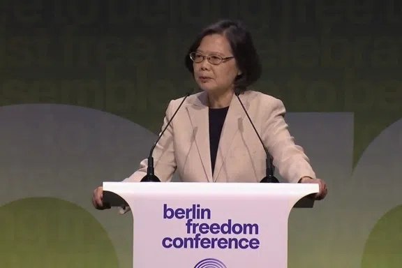 蔡英文：面对威权挑战 韧性是民主存续关键台湾前总统蔡英文在柏林发表演说时强调，面对威权挑战，韧性是民主存续的关键