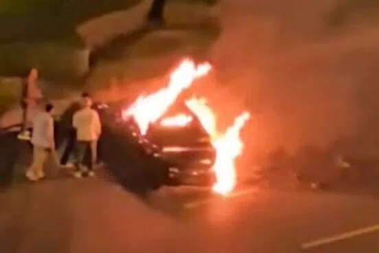 下午察：雷军小米陷“黑公关”舆论战过去一年高歌猛进、风光无限的中国科技企业小米，最近陷入了舆论漩涡