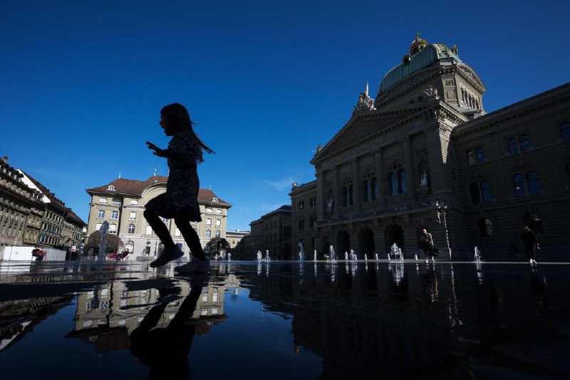 因担心风险 更多美国富豪在瑞士开银行账户越来越多美国富豪到瑞士开银行账户，这是他们为投资组合“去美国化”（de-Americanization）策略的一部分