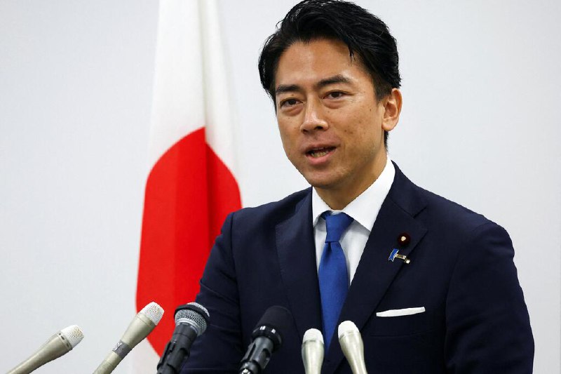 日农业部长小泉竞选自民党总裁 誓言提高工资振兴经济日本农业部长小泉进次郎星期六（9月20日）正式宣布竞选自民党总裁，并公布竞选承诺