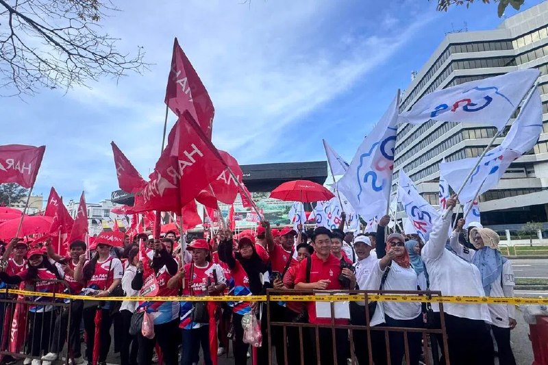 沙巴州选非正式成绩：民行党全军覆没马来西亚沙巴州选举大吹“反西马政党”风，首相安华领导的希望联盟主要成员民主行动党首当其冲，在上阵的八个选区全军覆没