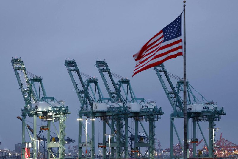 美国拟用刑事手段 打击逃避关税的企业与个人美国总统特朗普即将在下周启动新一轮关税，与此同时，联邦检察官正在准备对企图逃避相关措施的企业和个人提起刑事指控