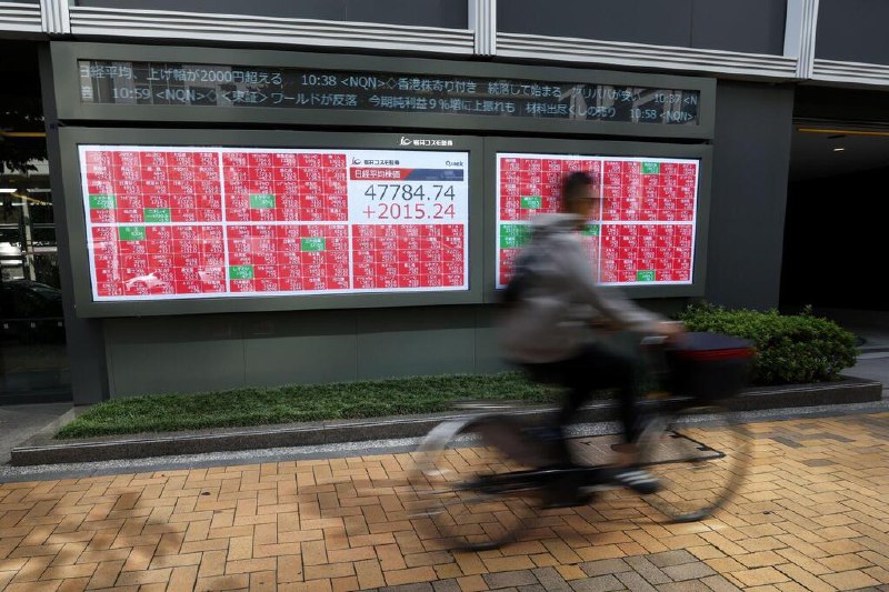 高市早苗当选自民党总裁 日本主要股指收盘创下新高日本前经济安保部长高市早苗当选自民党总裁，推高日本主要股指，星期一（10月6日）收盘创下历史新高