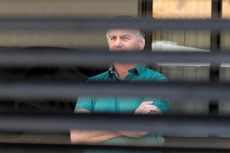 巴西前总统对监禁判决上诉 被最高法院合议庭驳回巴西联邦最高法院驳回前总统博索纳罗辩护团队的上诉，维持对博索纳罗及另外六名被告在策划政变案中的刑事定罪