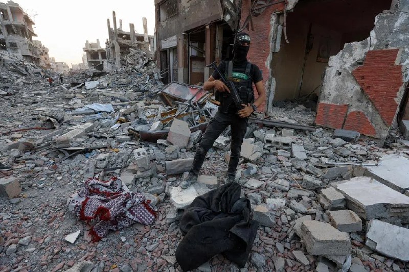 哈马斯首次暗示 将在加沙停火协议下交出武器哈马斯表明，作为同以色列达成停火协议的一部分，哈马斯将考虑放弃导弹和火箭武器，这显示哈马斯准备在美方斡旋的和平路线图上作出进一步让步