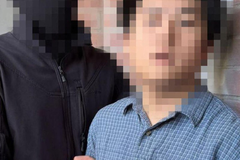 乌克兰扣押一对中国父子 指他们试图获取导弹资料乌克兰以涉嫌间谍活动为由拘捕两个中国公民，指他们试图获取乌克兰在俄罗斯全面入侵之初击沉黑海舰队旗舰的导弹系统相关资料