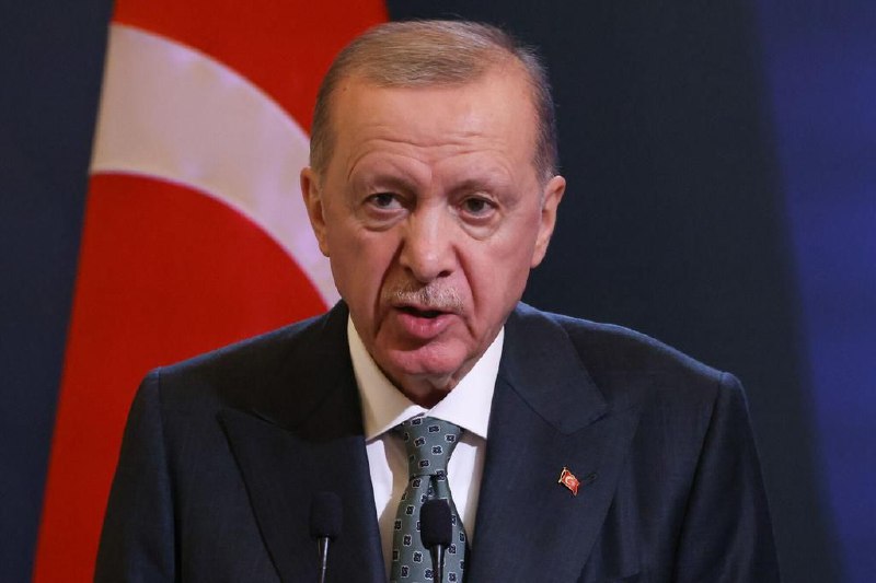 埃尔多安：土耳其已准备好主持俄乌停火谈判埃尔多安办公室称，土耳其总统埃尔多安星期天（5月11日）与法国总统马克龙通电话，指出土耳其已准备好主持俄乌停火及永久和平谈判