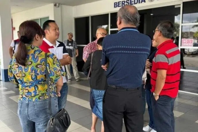 涉诱骗投资逾千万令吉 马国银行停职人员被捕马来西亚砂拉越州国民储蓄银行一名已停职的职员，涉及诱骗至少73人投资虚假理财产品，诈财高达1100万令吉（346万4700新元）而被捕