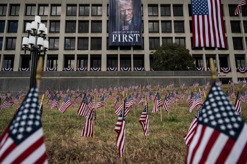 消息：美国在马萨诸塞州逮捕驱逐无证移民消息称，美国总统特朗普政府已在马萨诸塞州展开一项行动，逮捕并驱逐无证移民，此举目标是揪出居住在该州的“犯罪非法移民”