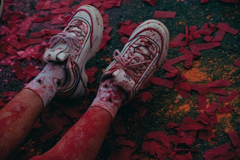 印度18岁少女长年被性侵 警方逮捕44名嫌疑人印度一名18岁少女在过去五年里，惨遭到数十名男子轮奸，南部喀拉拉邦警方目前已将其中44名嫌疑人逮捕