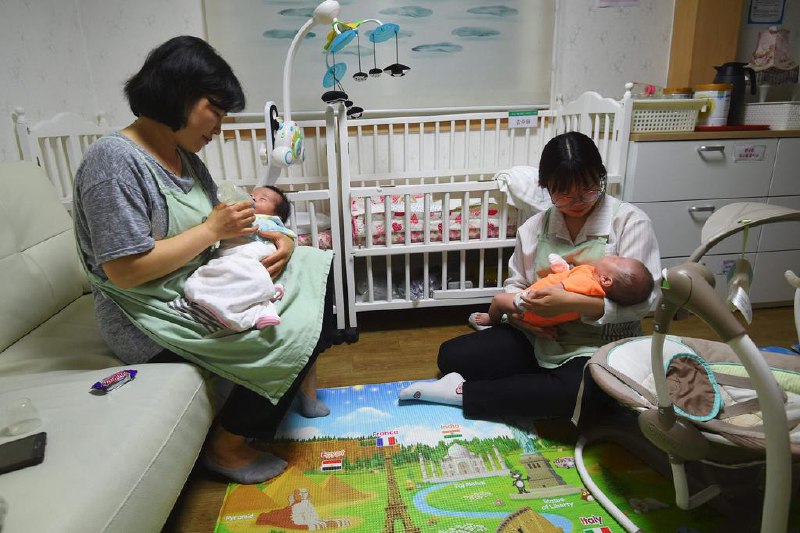 韩国将推出新领养制度 终止私人领养做法韩国将于星期六（7月19日）彻底改革领养制度，结束长期以来将领养业务外包给私人机构的做法，这个做法此前曾引发广泛的虐待指控