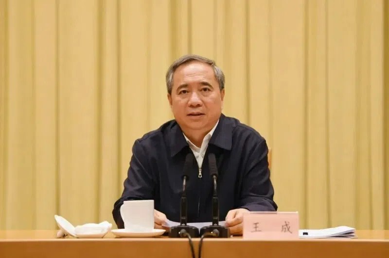 浙江“三把手”王成履新 兼任宁波“一把手”浙江官方星期四（11月20日）发布消息，经中共中央批准，浙江省委副书记王成兼任宁波市委书记，掌舵这座中国东南沿海重要的港口城市、浙江第二大城市