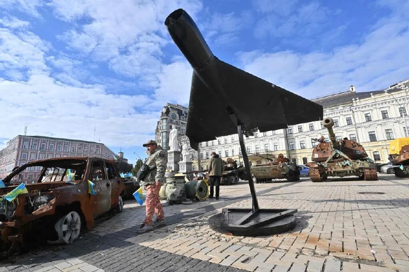 美军部署仿照伊朗技术研制的廉价攻击无人机美国五角大楼正在部署一种攻击型无人机，它基于一种曾用来在海外攻击美国和其盟友部队的伊朗型号