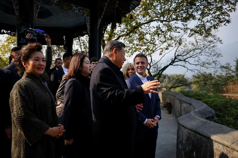 中法元首成都进行友好交流 同意保持密切沟通法国总统马克龙结束在中国北京的访问行程后，续程前往成都，与中国国家主席习近平进行被形容为友好的交流