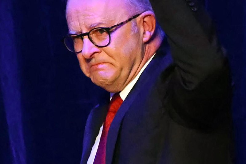 阿尔巴尼斯发表胜选演说：继续带领国家度难关澳大利亚总理阿尔巴尼斯星期六（5月3日）发表胜选演说，誓言将带领国家度过全球不确定性的艰难时期