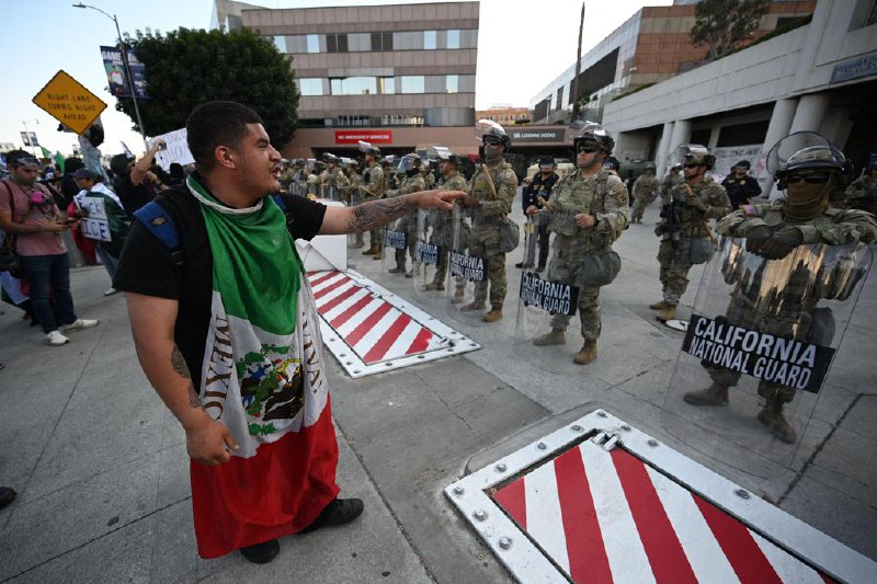 法官裁定特朗普调动加州国民警卫队违法 上诉法院17日听审美国加利福尼亚州联邦法院法官裁定，美国总统特朗普调动加州国民警卫队进驻洛杉矶的行为违法，特朗普必须将这些部队的指挥权还给加州州长纽森