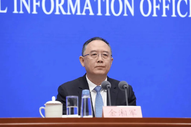 被指敷衍应对决策部署 山西省长金湘军被双开中共山西省委副书记、省长金湘军被开除中共党籍和公职（简称“双开”），通报指他敷衍应对中共中央决策部署、搞权色交易、非法收受巨额财物等