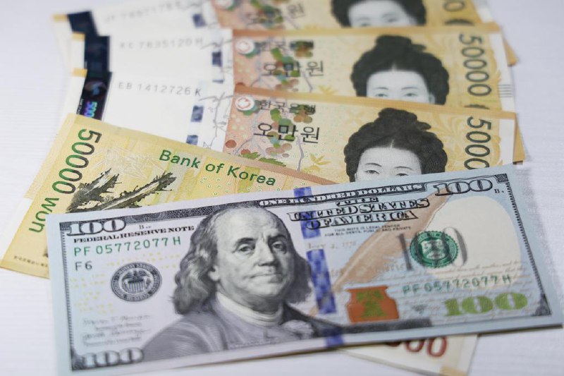 韩国再被美国列为汇率操纵观察对象美国财政部星期四（6月5日）向国会提交“主要贸易伙伴的宏观经济及外汇政策”半年度报告，将韩国列入汇率操纵观察名单