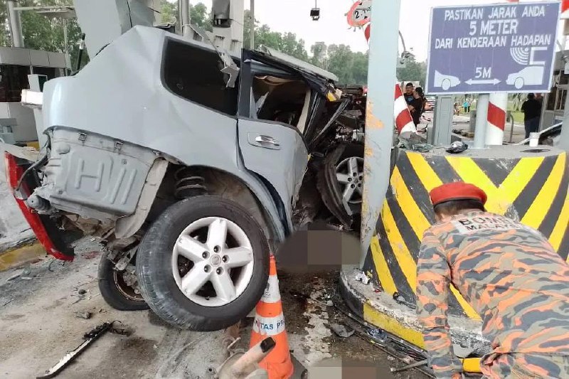 马国雪兰莪一收费站发生致命车祸 一死八伤马来西亚雪兰莪州一个收费站星期六（9月27日）发生一起四车相撞的事故，造成一名男孩死亡，另有八人受伤