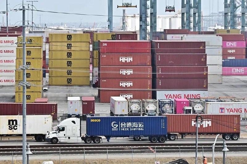 中美经贸前景起伏不定 美州属官员自行访华保出口中美经贸关系在紧张和缓和之间起伏不定，美国一些州属正自行访华展开外交努力，以避免地缘政治竞争可能导致他们面临出口损失，并维系对这个世界第二大市场的出口