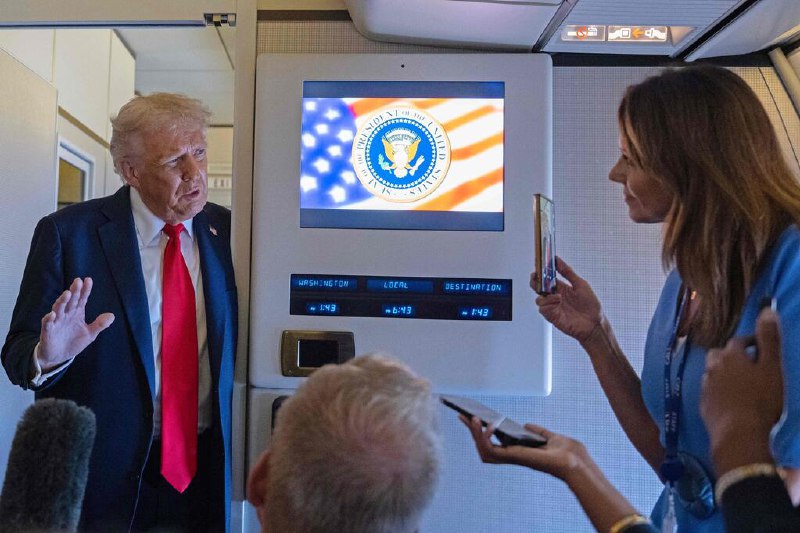 特朗普：电视台若批评过头 吊销牌照美国总统特朗普表明，如果美国广播电视网络对他批评过头，应对其牌照进行审查，相当于对媒体自由发出最广泛的威胁