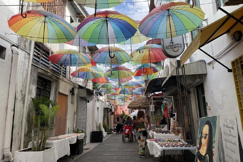 槟城警方侦破旅游区“迷魂党”团伙 逮捕五伊朗嫌犯马来西亚槟城州旅游区出现专门针对外国游客的“迷魂党”，骗走游客的外国货币