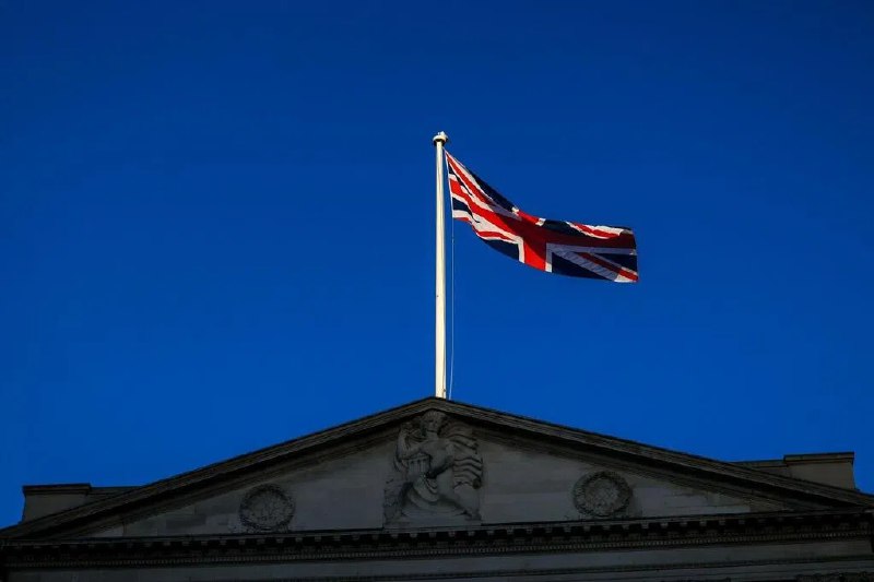 研究：脱欧成本远超预期 英国经济损失逾3000亿 新元美国国家经济研究局（NBER）新发表的论文指出，英国官方预测机构原先预估脱欧将使英国长期国内生产总值（GDP）减少4%，但这一估算被严重低估，真实损失或是其一倍，意味着经济损失超过2000亿英镑（约3454亿新元）