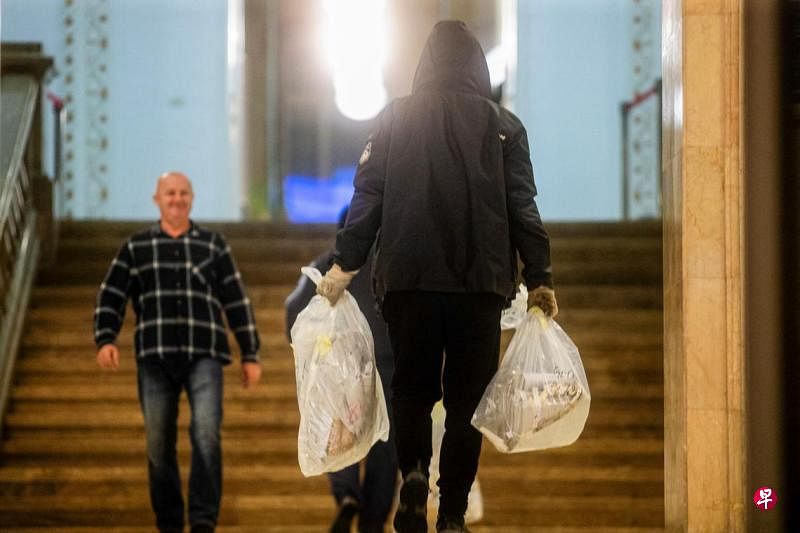 罗马尼亚重新统计首轮总统选举选票罗马尼亚重新统计上周第一轮总统选举的选票