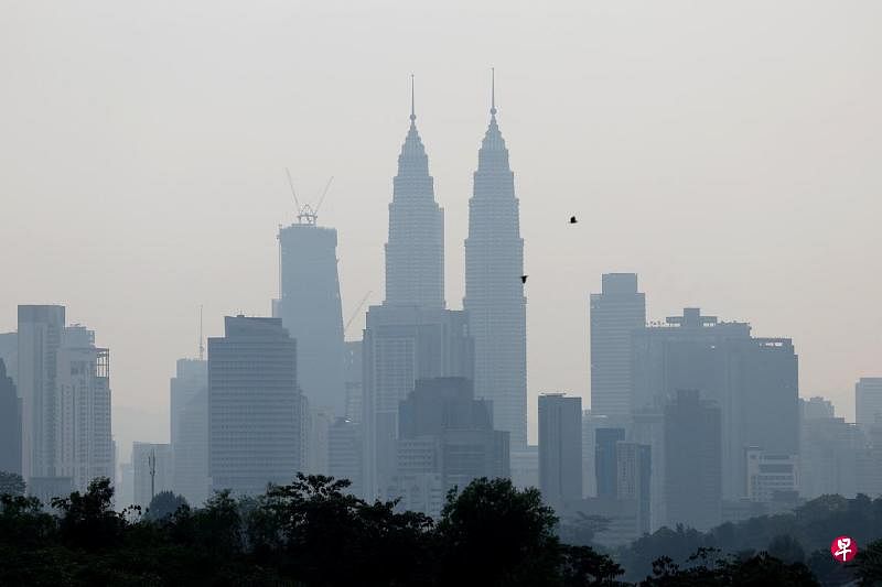 马国月均家庭体面生活开销为4729令吉马来西亚统计局数据显示，马来西亚全国家庭去年的平均每月体面生活基本支出为4729令吉（约1432新元）