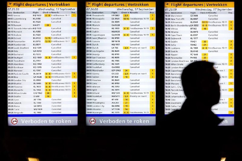 荷兰遭风暴袭击 航空铁路交通受阻荷兰星期四遭风暴“本杰明”袭击，造成荷兰全国交通严重受阻