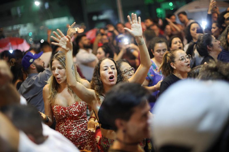 巴西前总统博索纳罗策划政变罪成 获刑27年零三个月巴西联邦最高法院裁定巴西前总统博索纳罗策划政变罪名成立，获刑27年零三个月