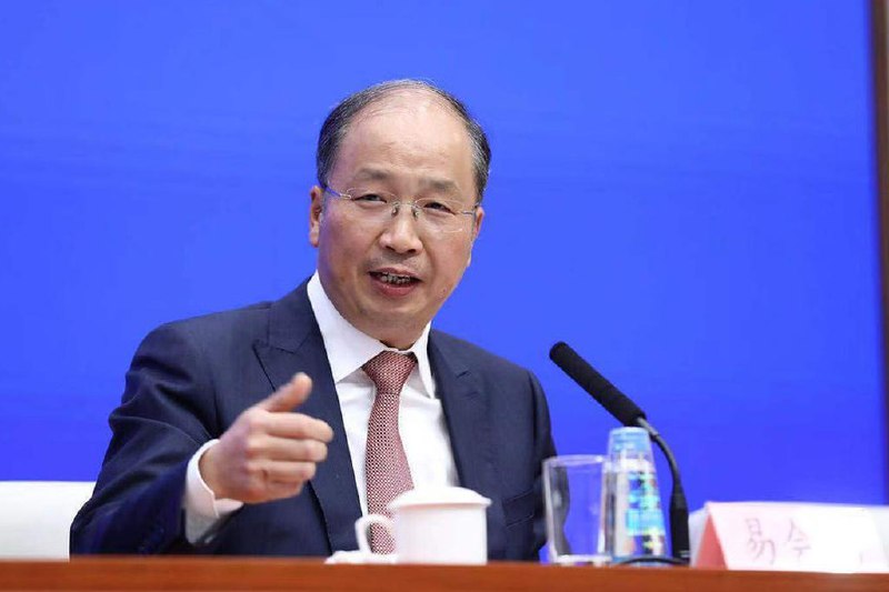 路透社：传中国证监会前主席易会满被查消息人士透露，中国证监会前主席易会满上周被有关部门带走调查