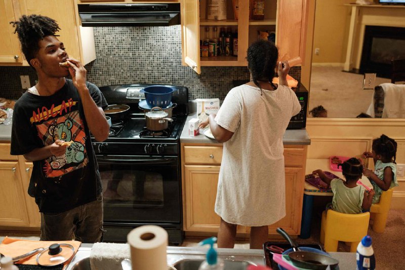 马国小二生缺维生素A失明 营养师揭从小只吃加工食品马来西亚一名小学二年级学生在上课时突然眼前陷入一片黑暗，经检查发现双目完全失明且没有复明的可能，原因是严重缺乏维生素A，营养师还发现这名孩童从小只吃一种食物