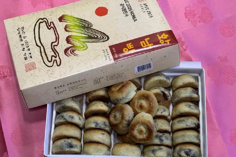 韩国总统府精心准备黄南面包 习近平称“吃得很香”韩国总统府发言人星期四（10月30日）下午在记者会上说，为欢迎中国国家主席习近平，韩方于星期三（29日）特别准备刚出炉的“黄南面包”，并以韩食瓷器精心包装，传达“希望您享受庆州的味道”的问候