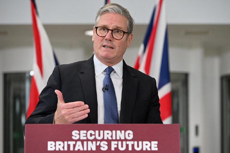 斯塔默：英国将恢复战备状态英国首相斯塔默说，他将“恢复英国的战备状态”，以此作为武装部队的核心目标，并将提高英国的武器生产能力