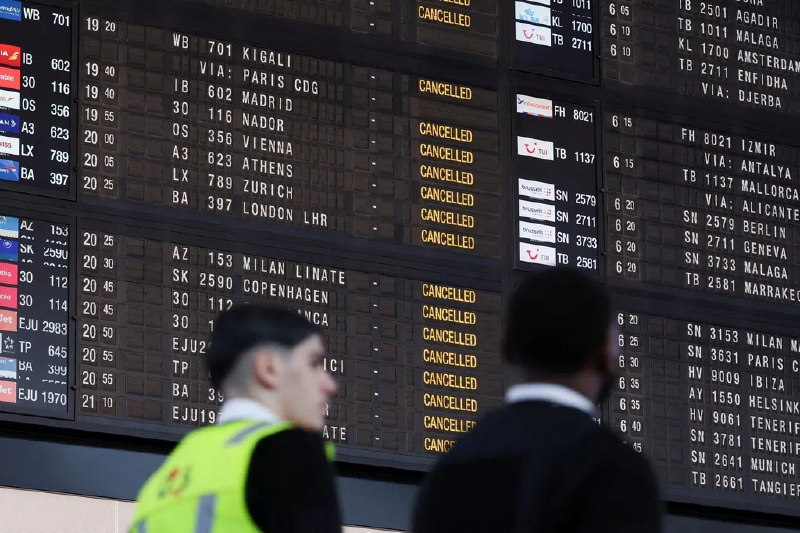 比利时因全国罢工导致航班停飞比利时星期二（10月14日）因政府节支计划爆发全国性罢工，导致航班停飞、公共交通中断，预计数万人将参加布鲁塞尔的示威