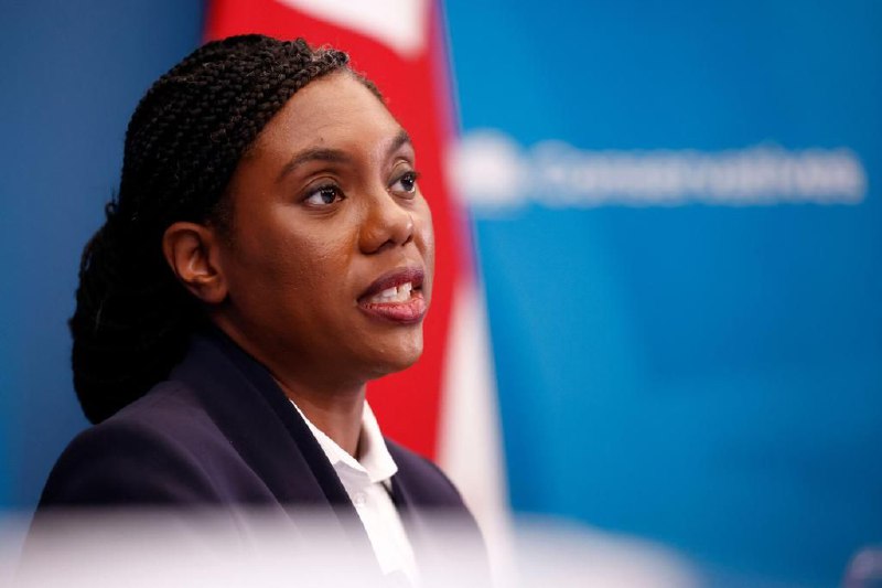 英国保守党支持率跌至24年新低最新民调显示，英国保守党支持率跌至2001年以来最低点，仅为16%，在主要政党中跌至第四位，令党魁巴德诺赫（Kemi Badenoch）面临更大压力