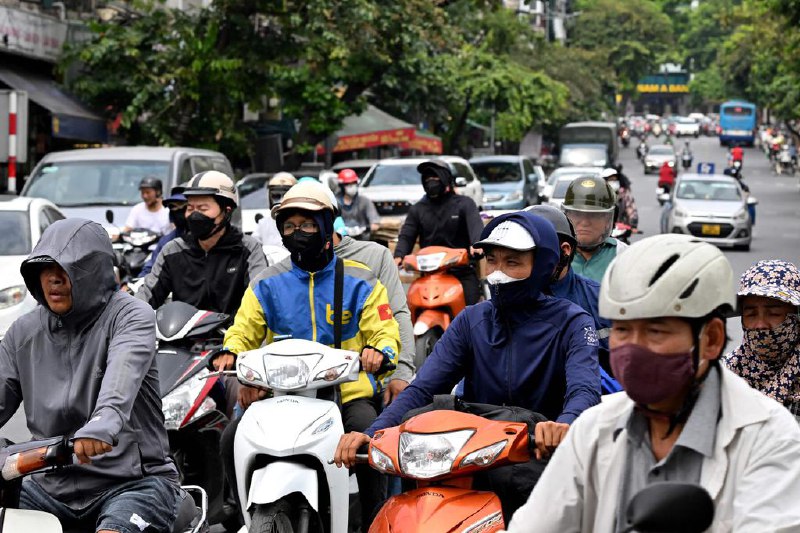 越南北部创纪录高温天气越南北部正遭受酷热天气来袭，七个省17个地区8月份气温写历史新高