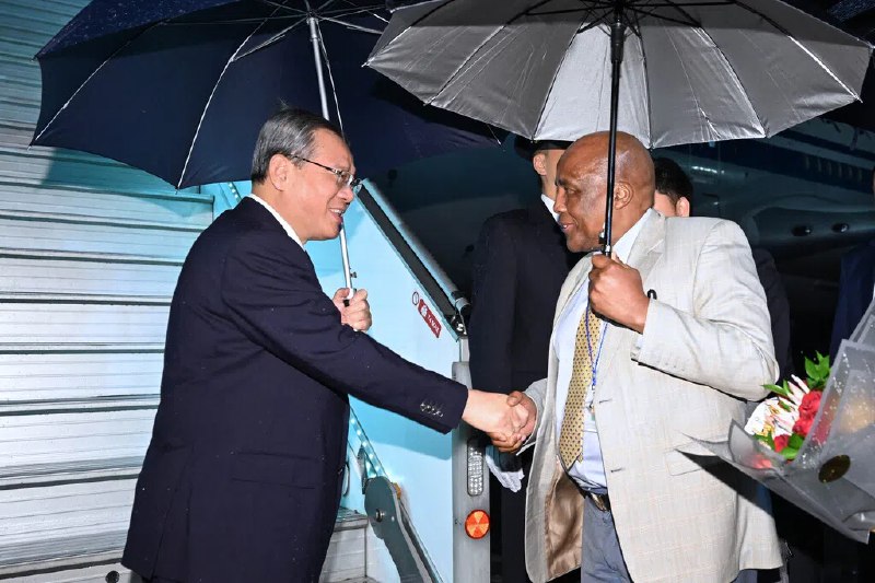 会否与高市会见受瞩 李强抵约翰内斯堡出席G20峰会正在非洲出访的中国国务院总理李强，当地时间星期四（11月20日）晚抵达南非第一大城约翰内斯堡，未来三天将在当地出席二十国集团（G20）领导人峰会